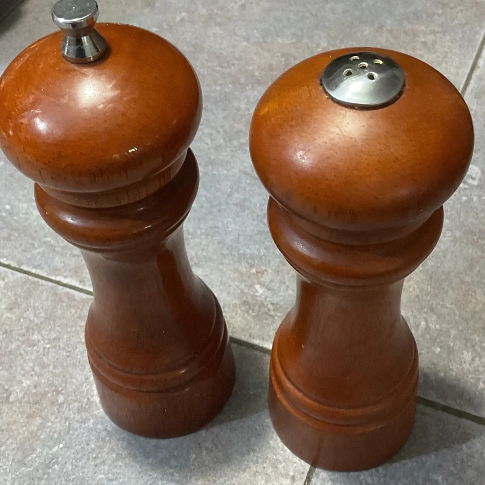 Wooden Salt and Pepper Grinder Set